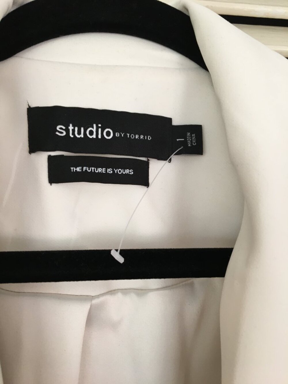 Torrid Size 1 (14-16) Ivory Lined Tailored Blazer Button Closure NwoT - Picture 2 of 8